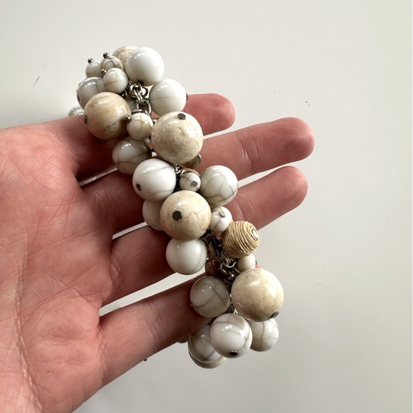 LIKE NEW chunky marble bead necklace - Picture 2 of 4